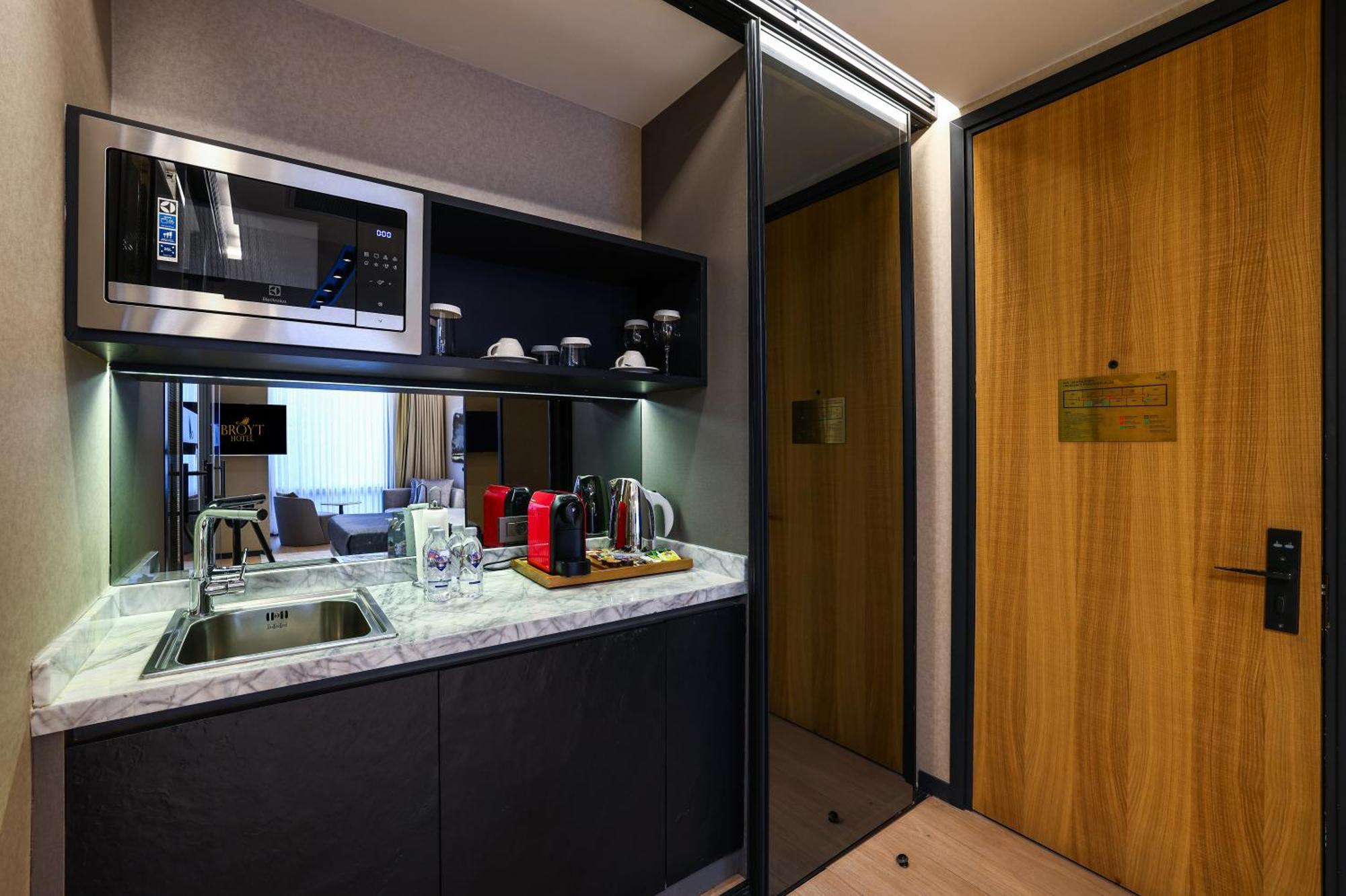 Broyt Hotel Istanbul Bagian luar foto