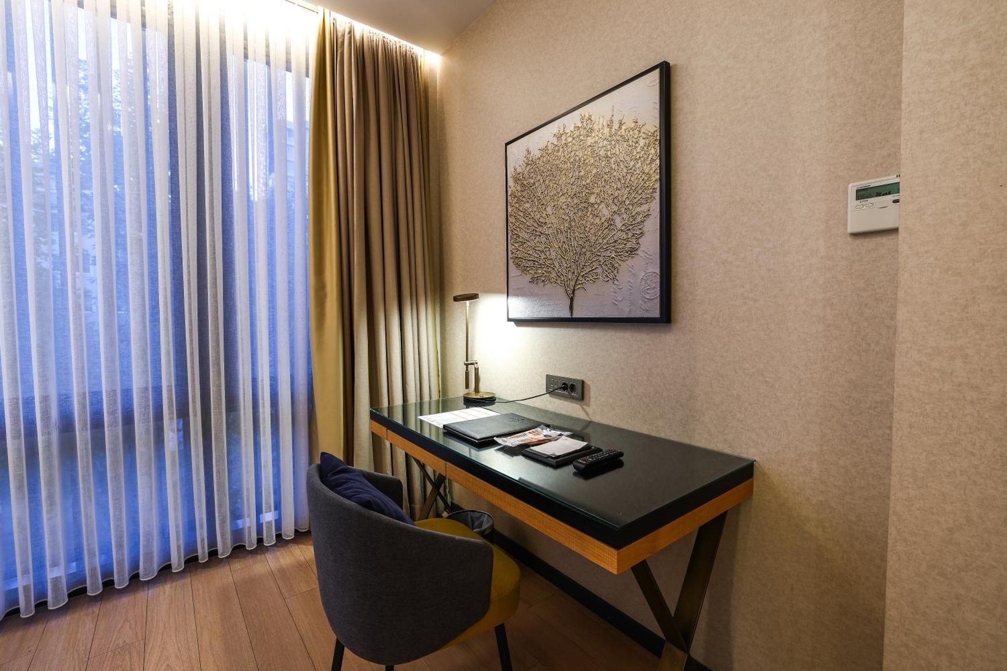 Broyt Hotel Istanbul Bagian luar foto